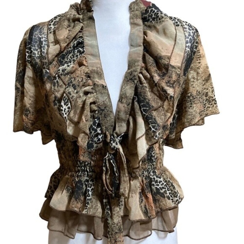 Pink Collection women’s leopard print ruffled blouse with 1/4 butterfly sleeves.